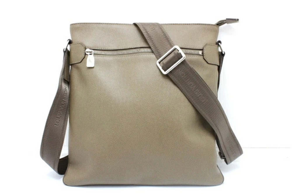 LOUIS VUITTON Sasha Shoulder Bag Taiga Ural